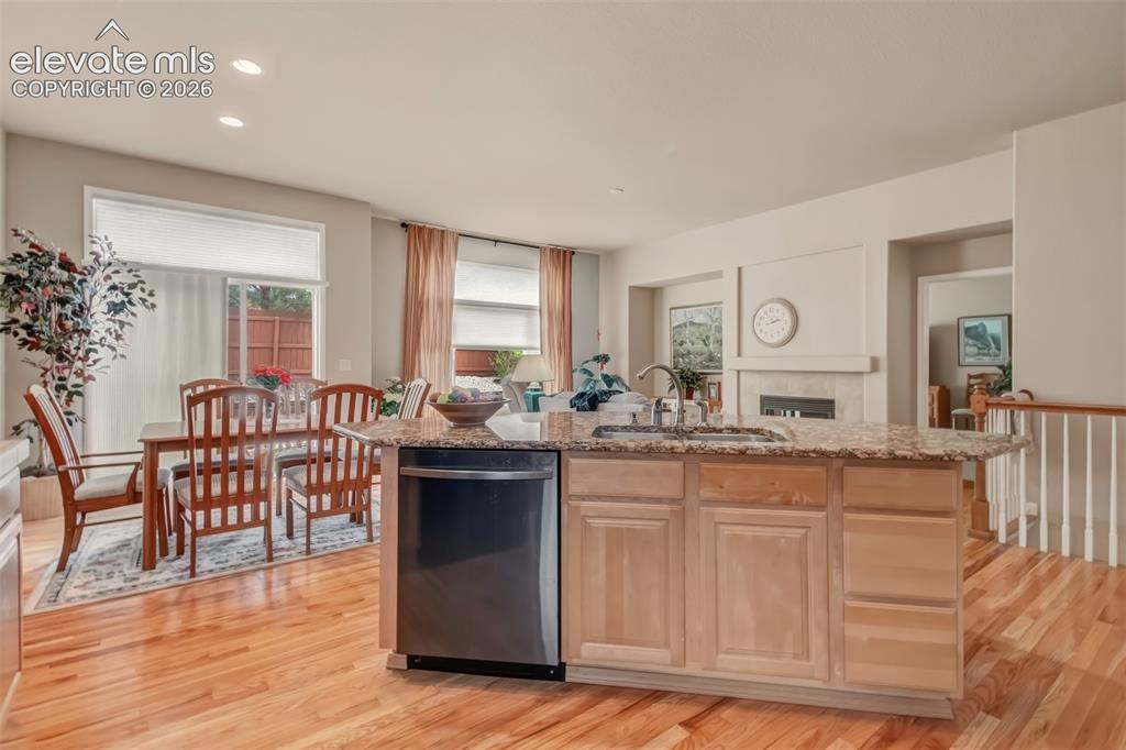 Image 9 of 35: Kitchen