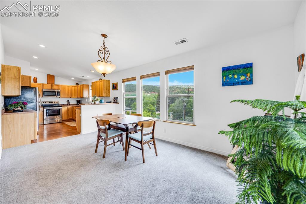 Image 12 of 40: Dining Area