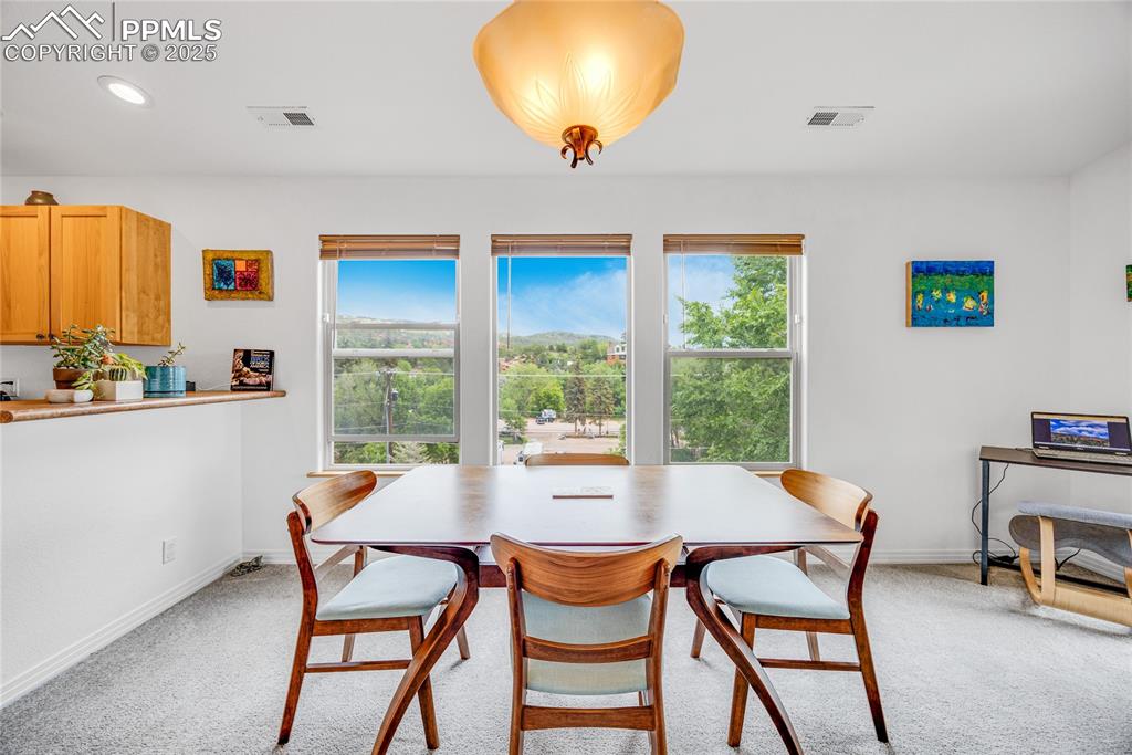 Image 14 of 40: Dining Area