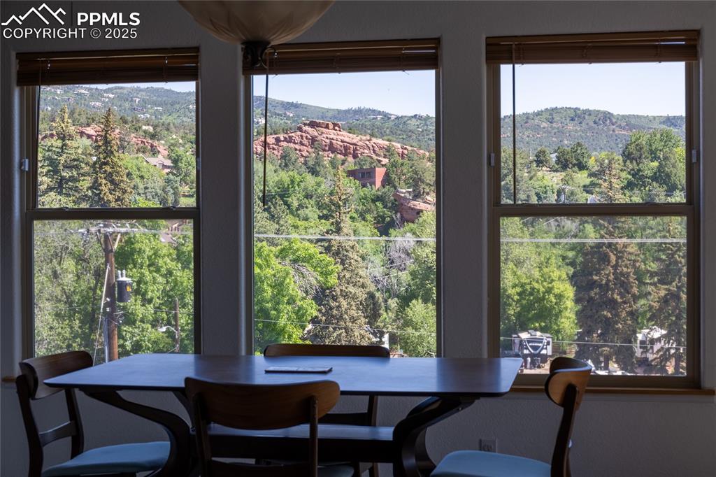 Image 15 of 40: Dining Area