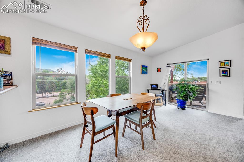 Image 16 of 40: Dining Area