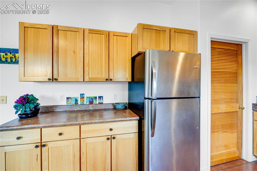 Image 18 of 40: Kitchen