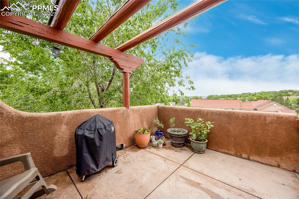 Image 5 of 40: Patio