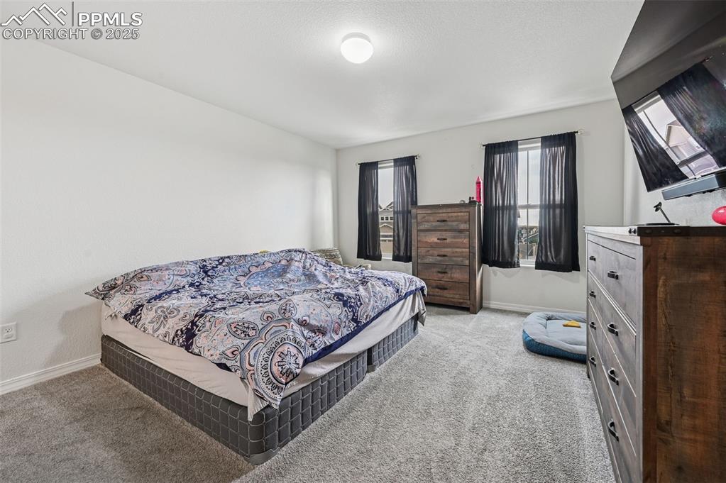 Image 13 of 28: Bedroom