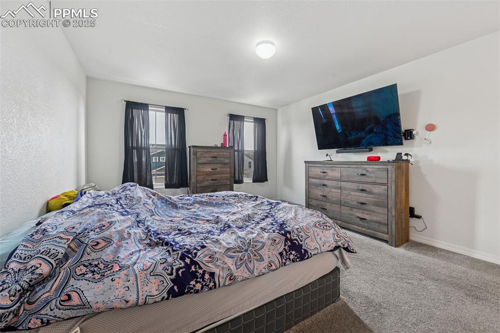 Image 14 of 28: Bedroom