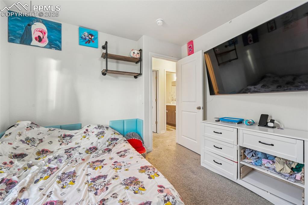 Image 21 of 28: Bedroom