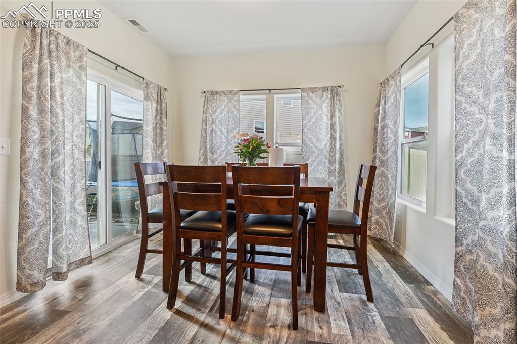 Image 9 of 28: Dining Area