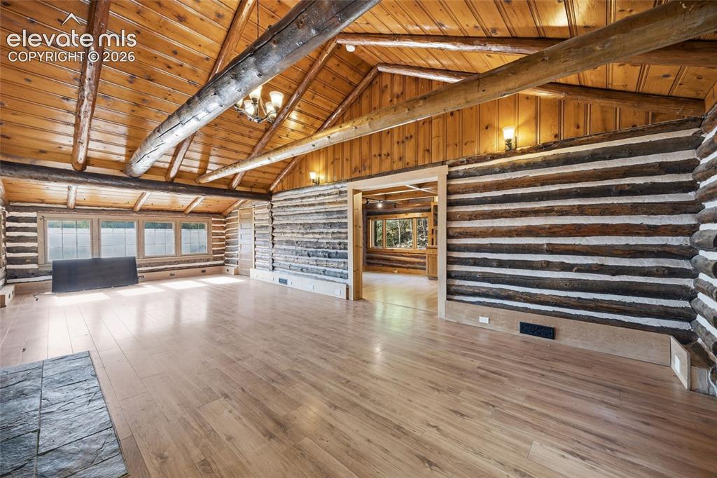 Image 9 of 50: Living Room
