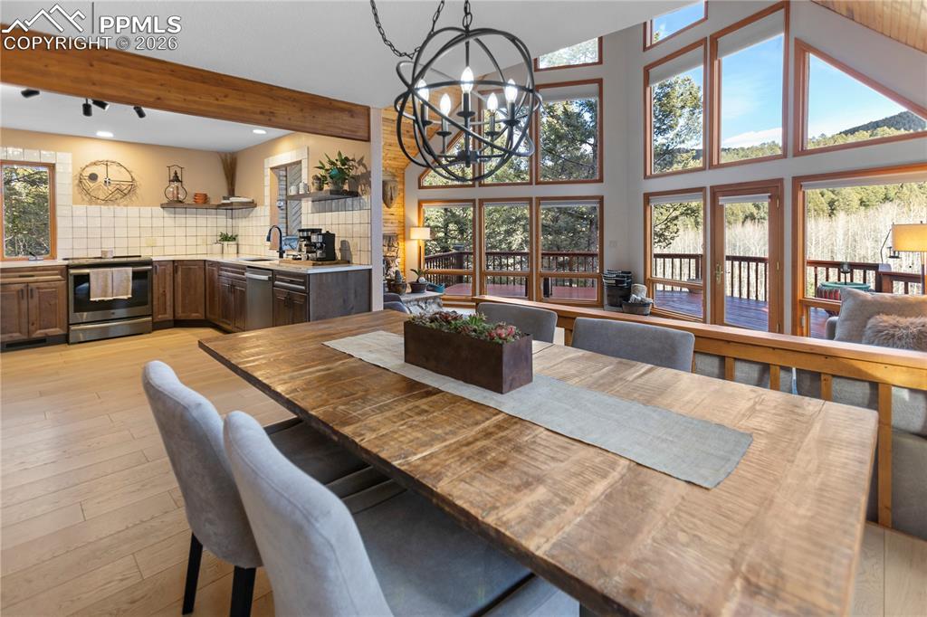 Image 12 of 37: Dining Area