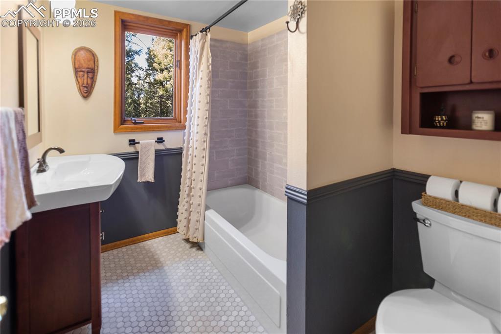 Image 15 of 37: Main Level Bath