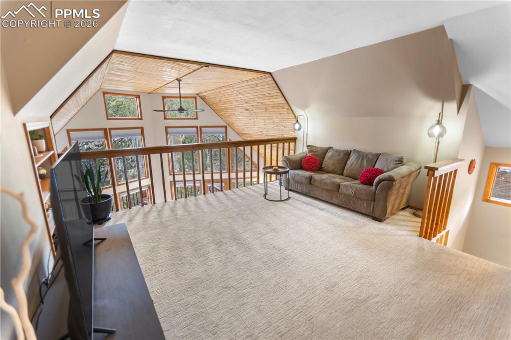 Image 19 of 37: Family Room