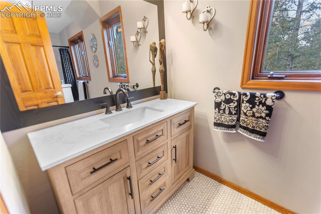 Image 23 of 37: Upper Level Master Bath