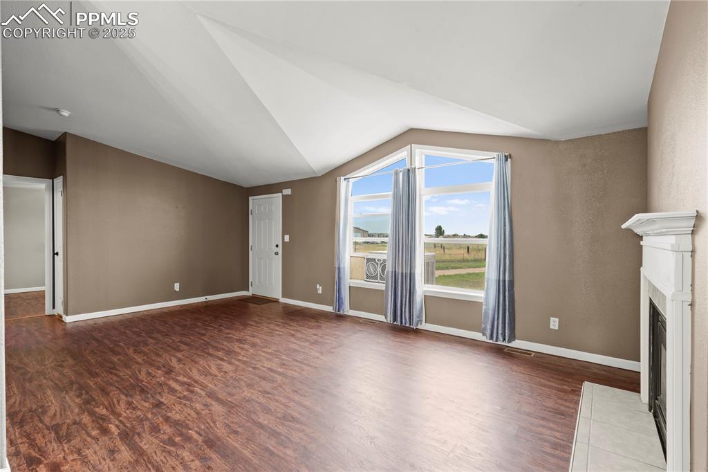 Image 11 of 35: Family Room