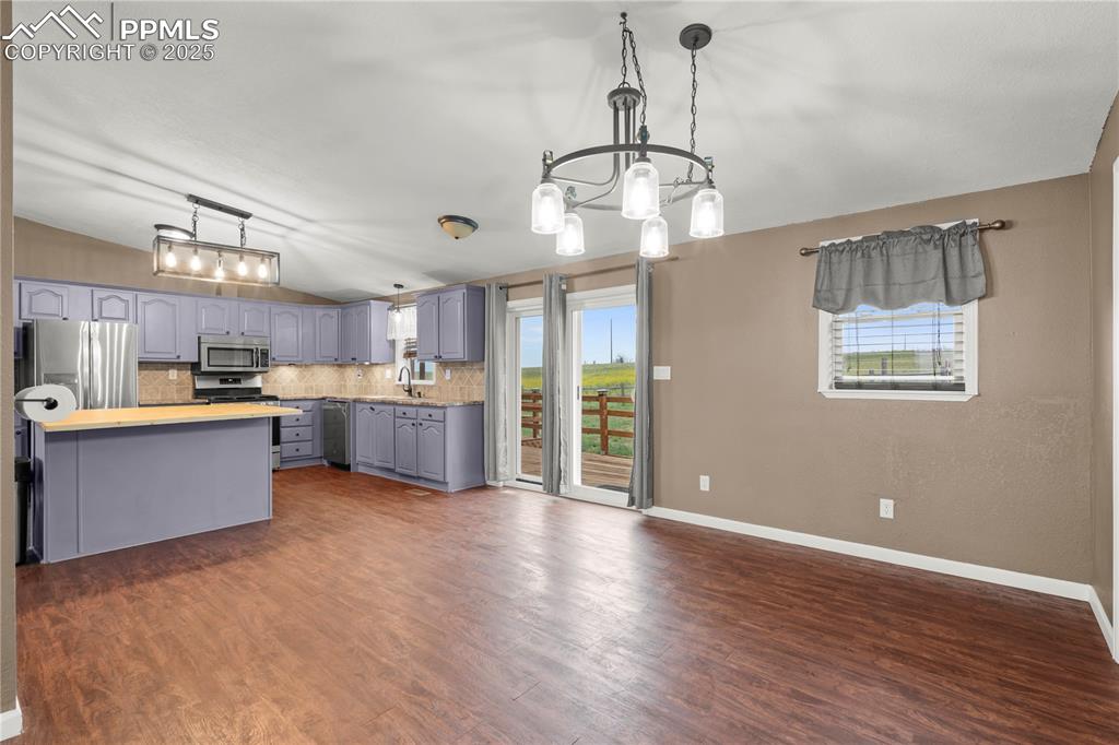 Image 13 of 35: Kitchen