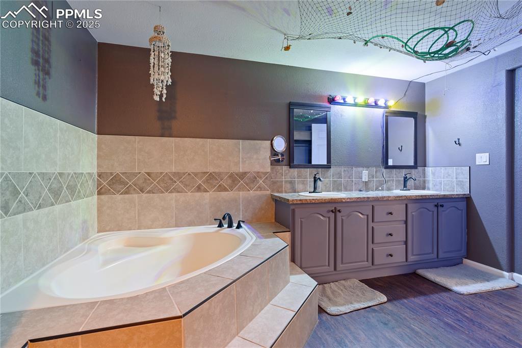 Image 26 of 35: Master Bathroom