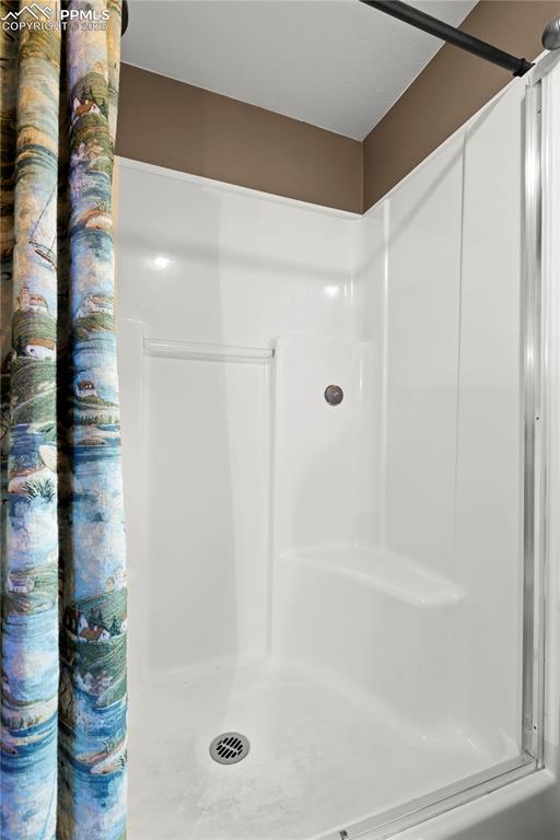 Image 27 of 35: Master Bathroom