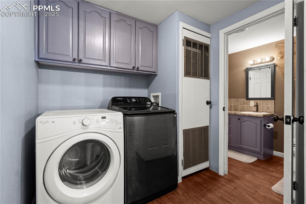 Image 28 of 35: Laundry