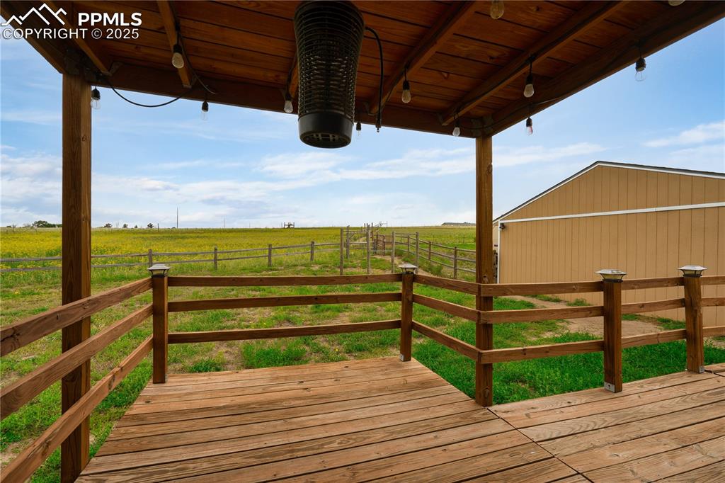 Image 33 of 35: Deck