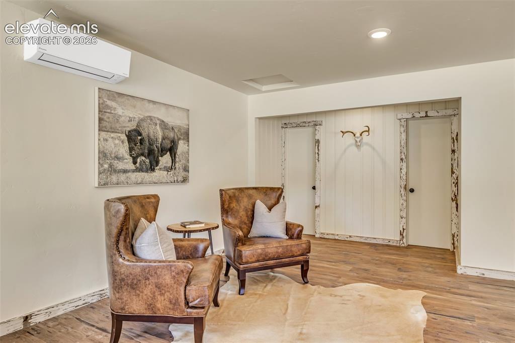 Image 10 of 26: Sitting Room