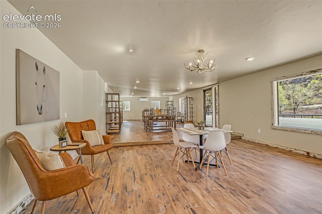 Image 12 of 26: Dining Area