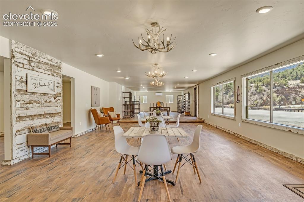Image 5 of 26: Dining Area