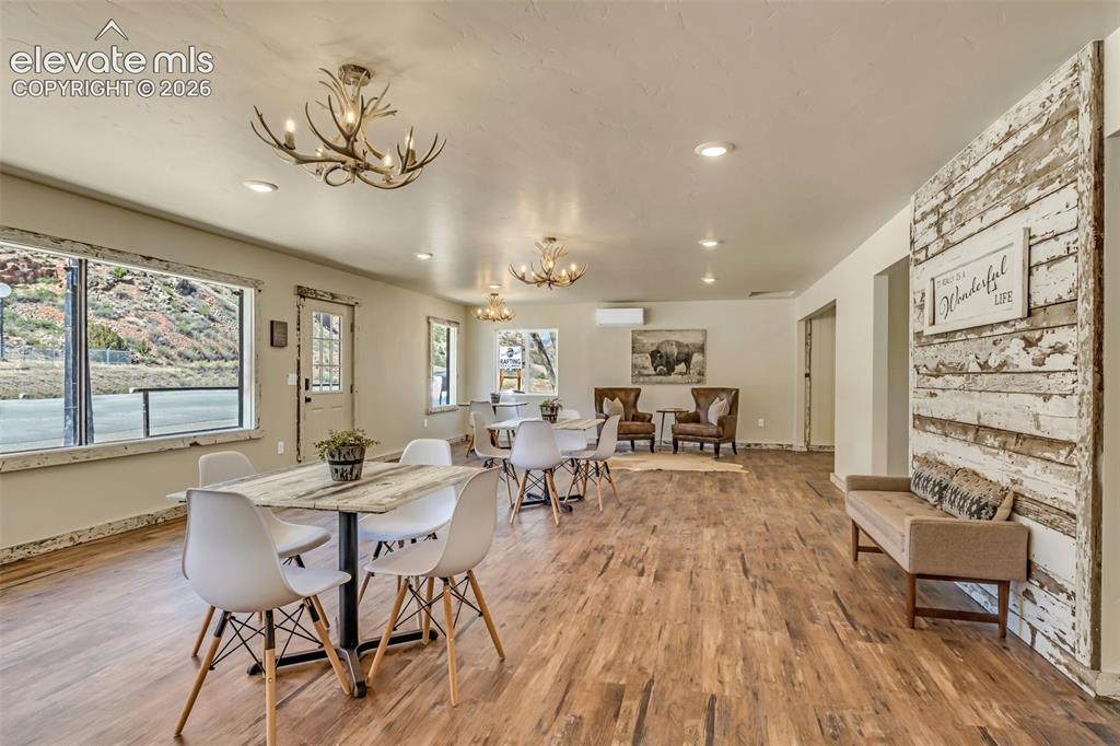 Image 7 of 26: Dining Area