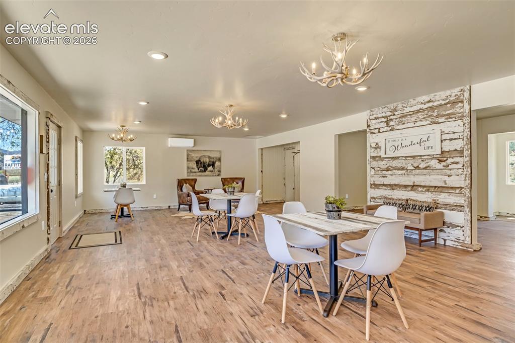 Image 8 of 26: Dining Area