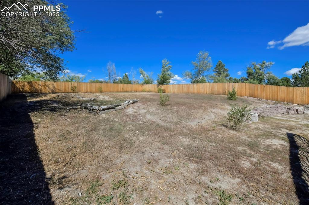 Image 32 of 39: View of yard