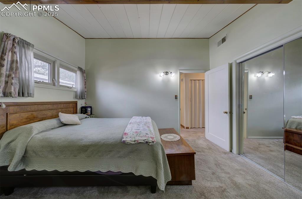 Image 10 of 27: Bedroom