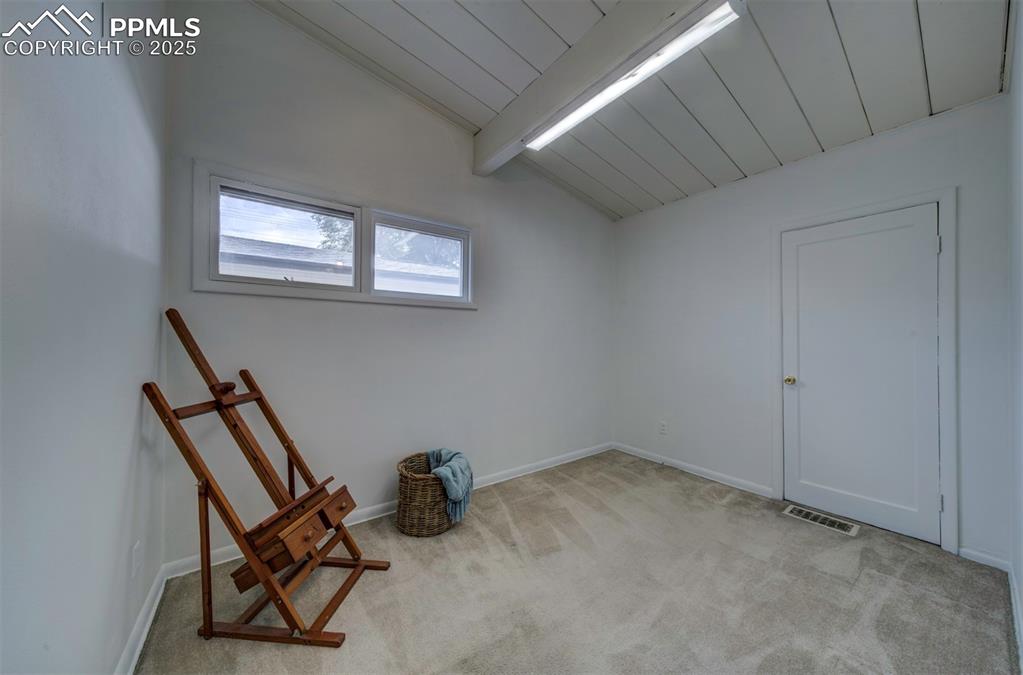 Image 16 of 27: Sitting Room