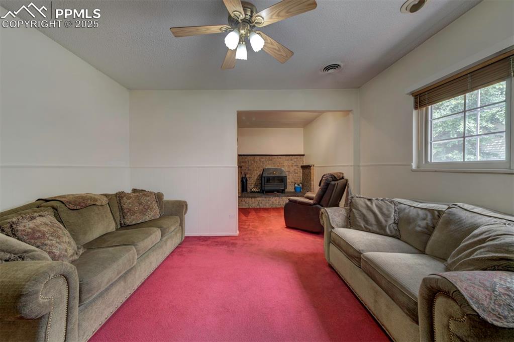 Image 22 of 27: Living Room