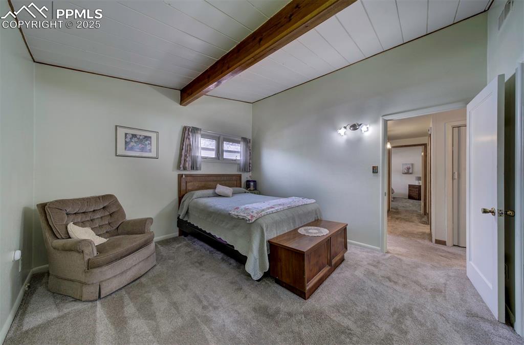 Image 9 of 27: Bedroom