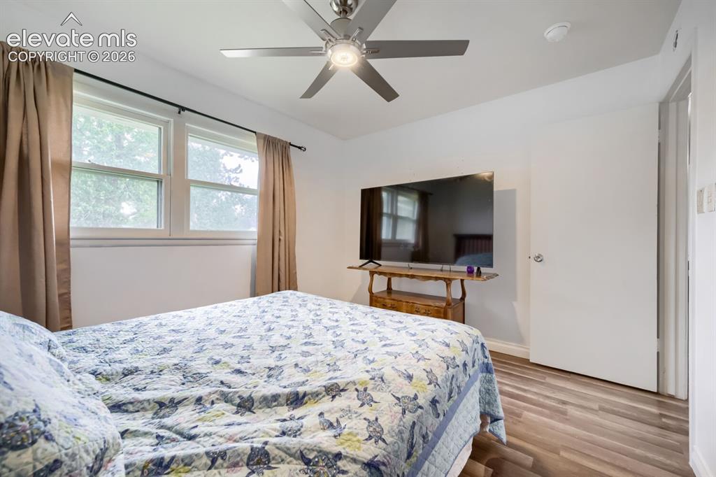 Image 12 of 28: Bedroom