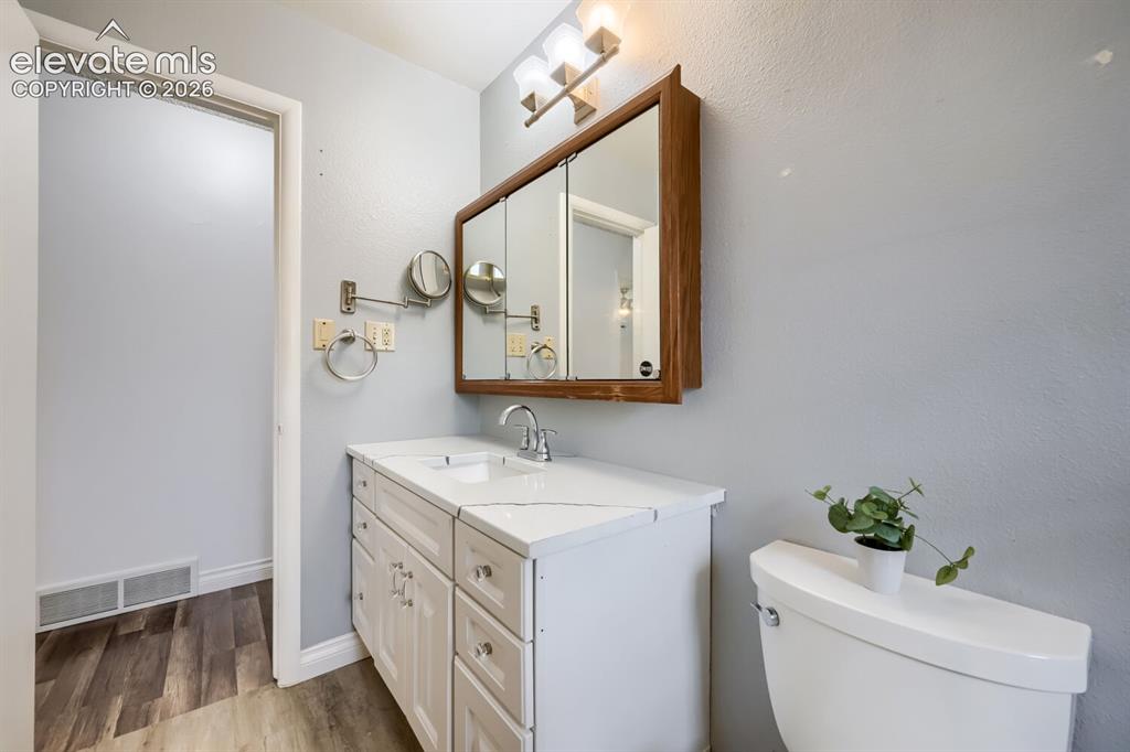 Image 15 of 28: Bathroom