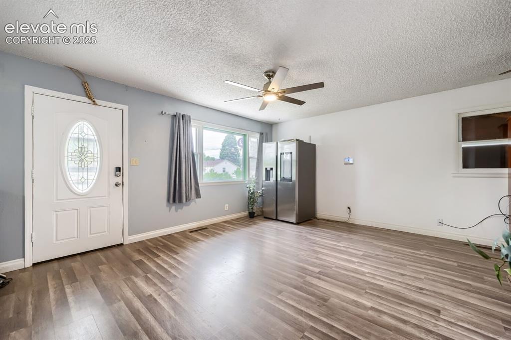 Image 19 of 28: Entry