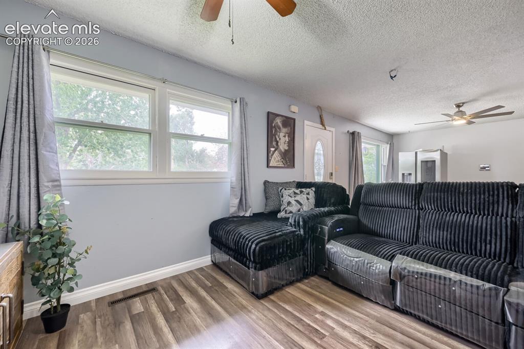 Image 6 of 28: Living Room