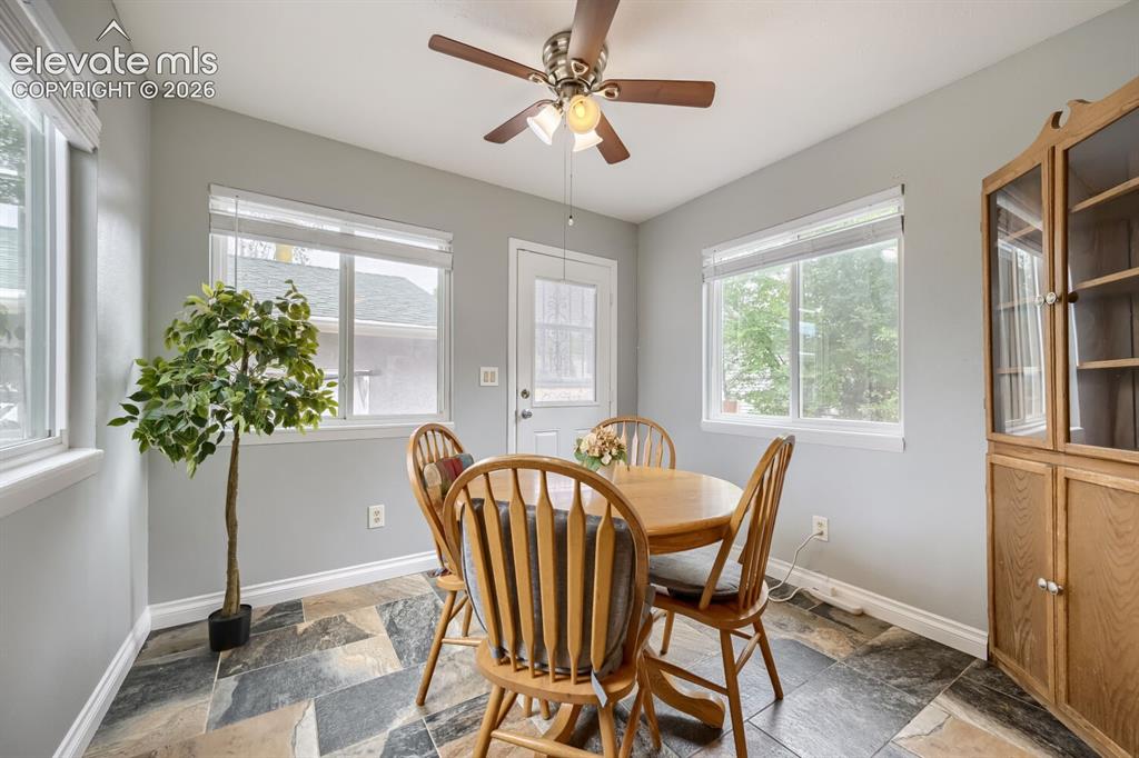 Image 7 of 28: Dining Area