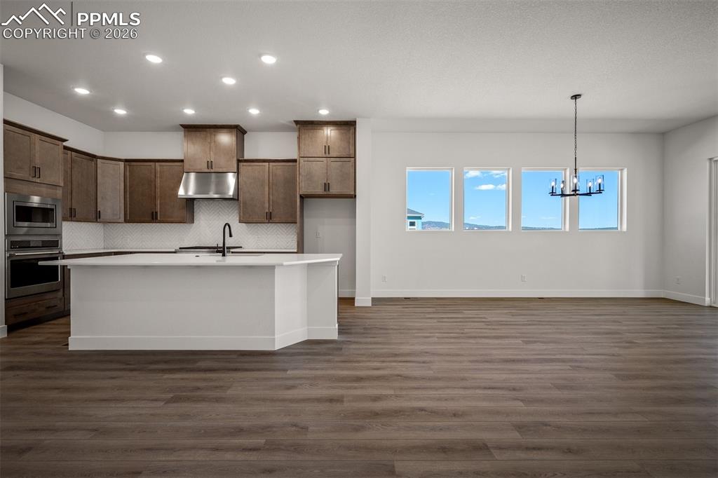 Image 11 of 40: Kitchen