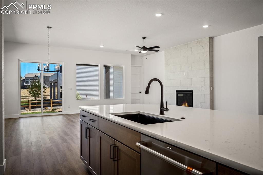 Image 18 of 40: Kitchen