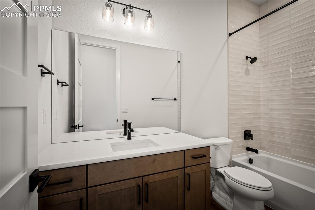 Image 26 of 40: Bathroom