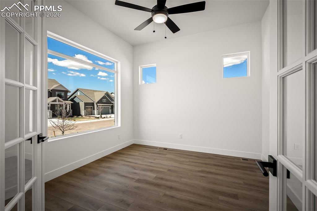 Image 3 of 40: Office