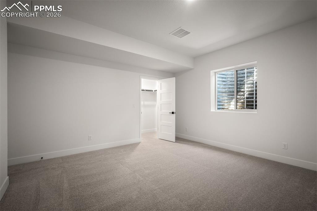 Image 33 of 40: Bedroom