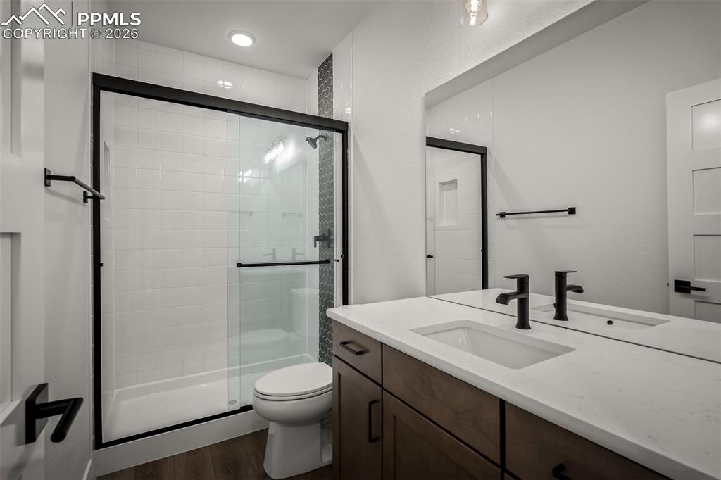 Image 36 of 40: Bathroom