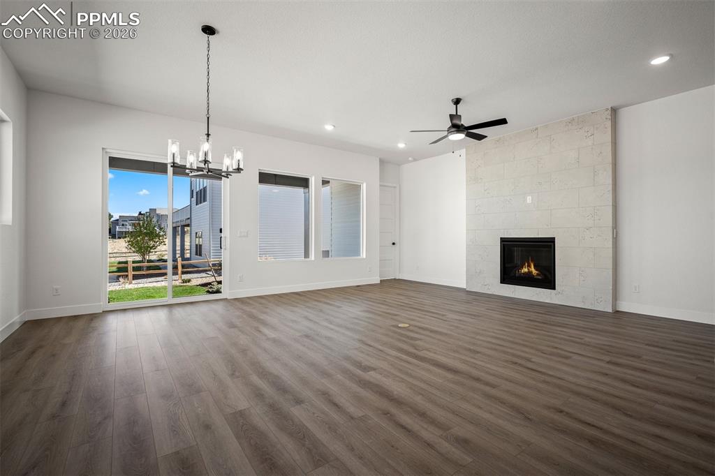 Image 6 of 40: Living Room