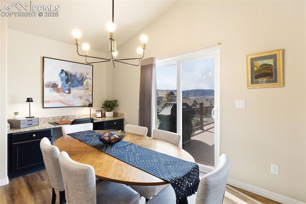 Image 13 of 35: Dining Area