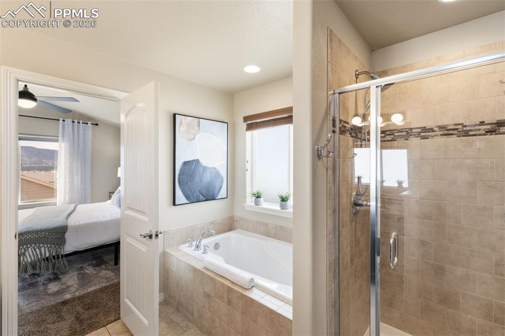 Image 19 of 35: Bathroom