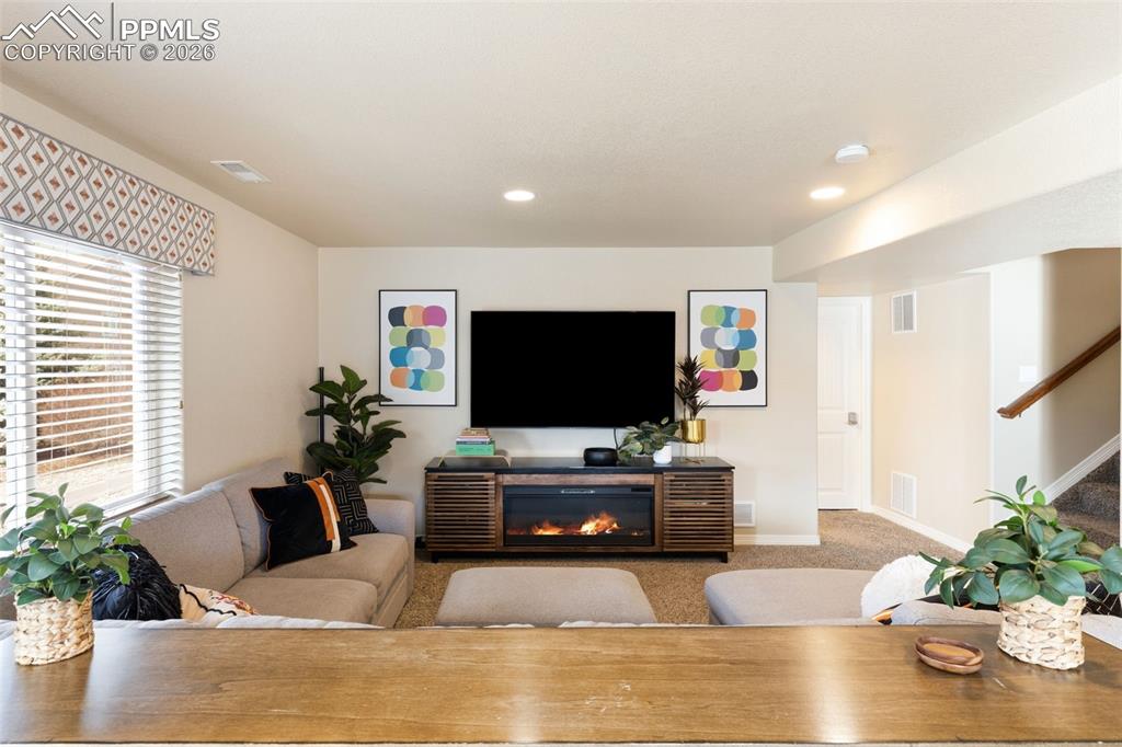 Image 25 of 35: Living Room