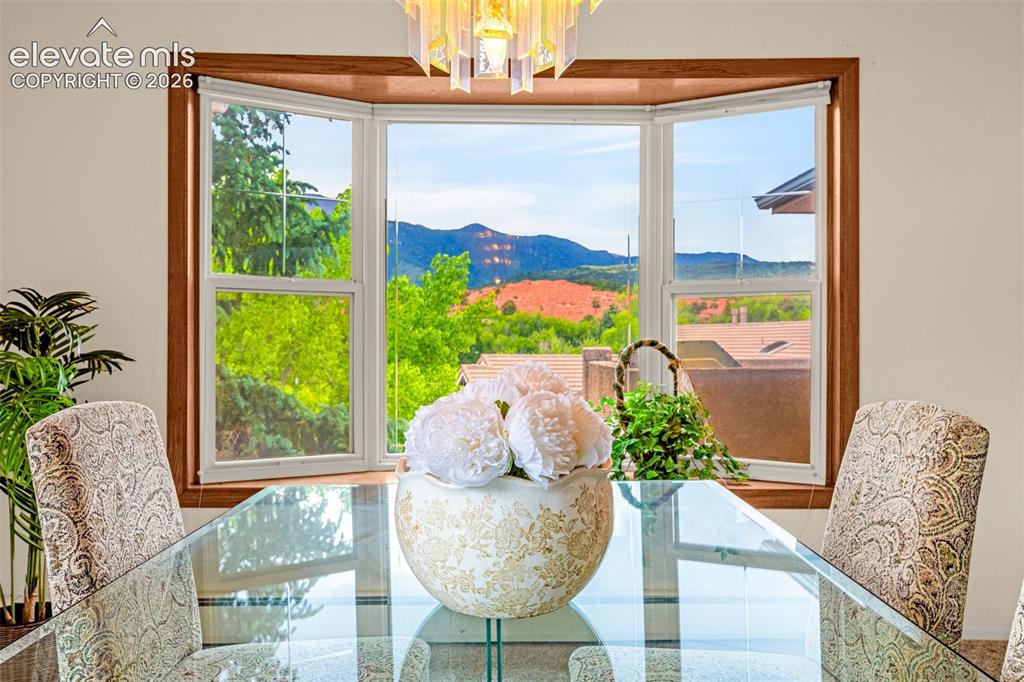 Image 10 of 34: Dining Area