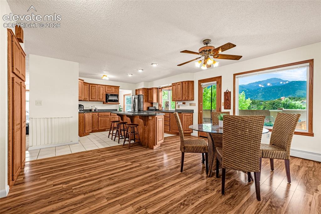 Image 12 of 34: Dining Area