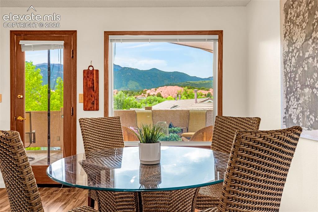 Image 16 of 34: Dining Area